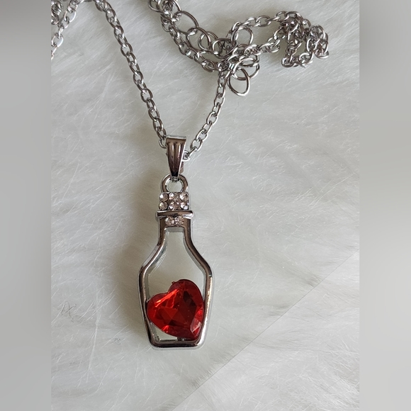 Heart In a Bottle Necklace   𝔹𝔼𝕊𝕋 𝕊𝔼𝕃𝕃𝔼ℝ 𝕃𝕀𝕄𝕀𝕋𝔼𝔻 𝕊𝕋𝕆ℂ𝕂 - Picture 2 of 4